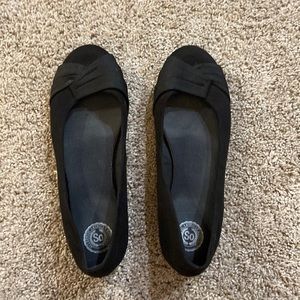 Women’s size 7 black flats